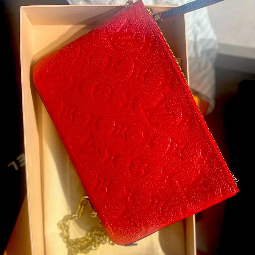 Bnew LV 2 tone wallet on chain